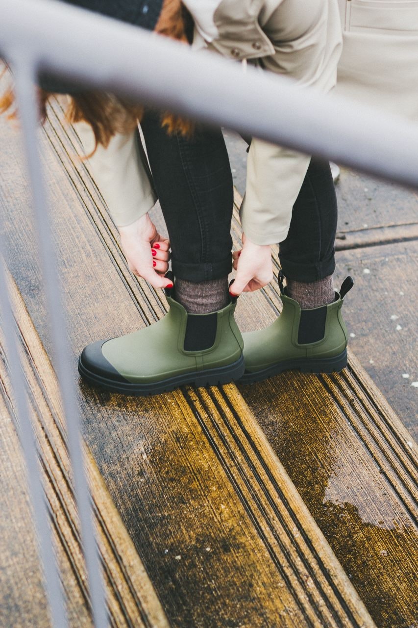 Everlane Rain Boot Surplus Review by Conscious by Chloé